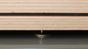 Une pièce de monnaie permet d'éviter que les pointes marquent les surfaces.