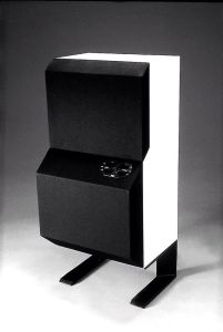 La plupart des manchots (penguin en anglais) ont un ventre blanc et un dos noir. Pas la DM6.