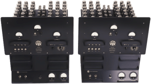 L'alimentation est séparée. Il faut donc quatre chassis pour une paire stéréo.